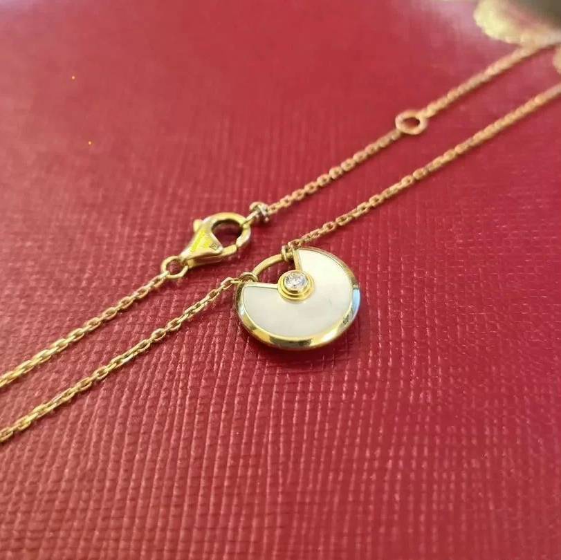 Cartier золотая подвеска с бриллиантом оригинал-3